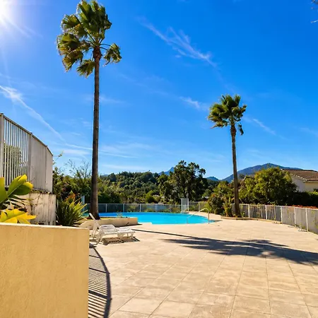 T2 Golf Barbossi - Piscine - Terrasse - Garage דירה