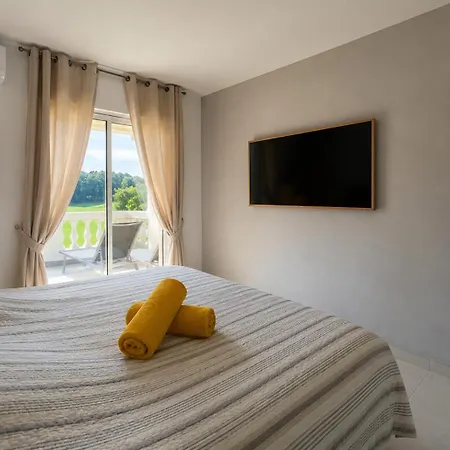 T2 Golf Barbossi - Piscine - Terrasse - Garage *